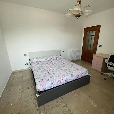 Ad Andora A 5' Dal Mare 度假居 莱圭利亚