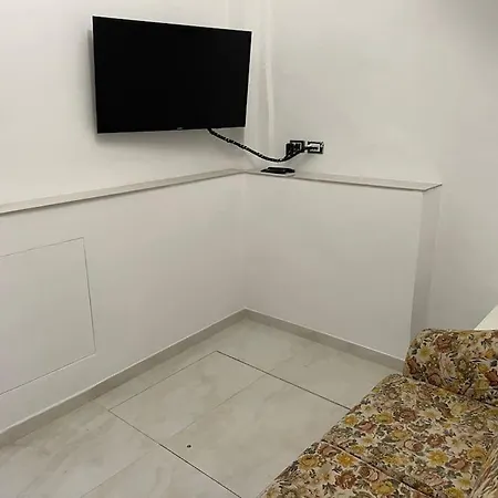 Ad Andora A 5' Dal Mare 度假居 莱圭利亚