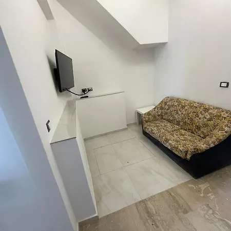 Ad Andora A 5' Dal Mare 度假居 莱圭利亚